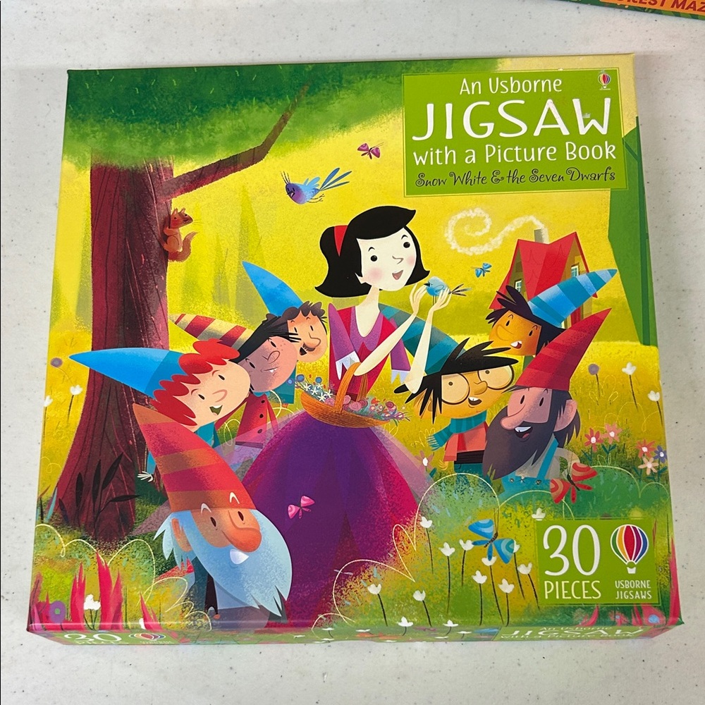 Usborne  Snow White Puzzle and Book Set - Vibrant Colors 30 piece and book